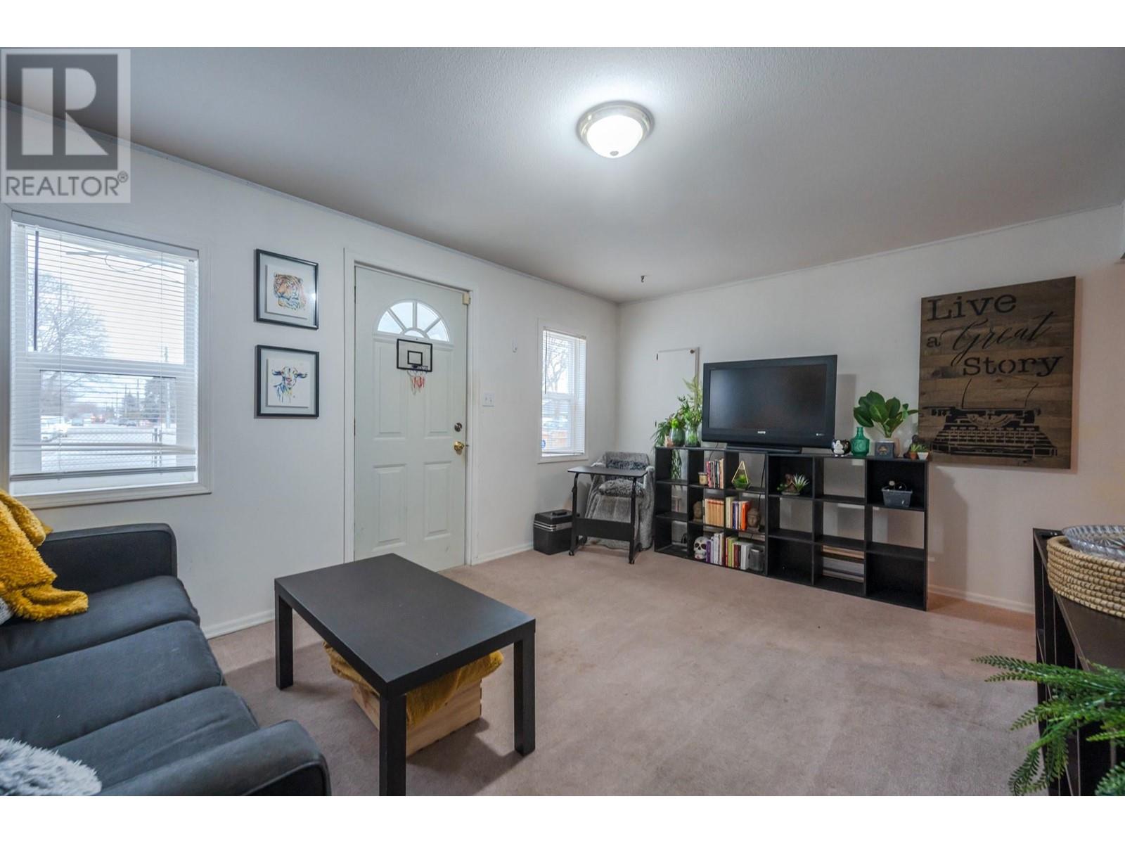 Property at 468 Wade Avenue W image 3