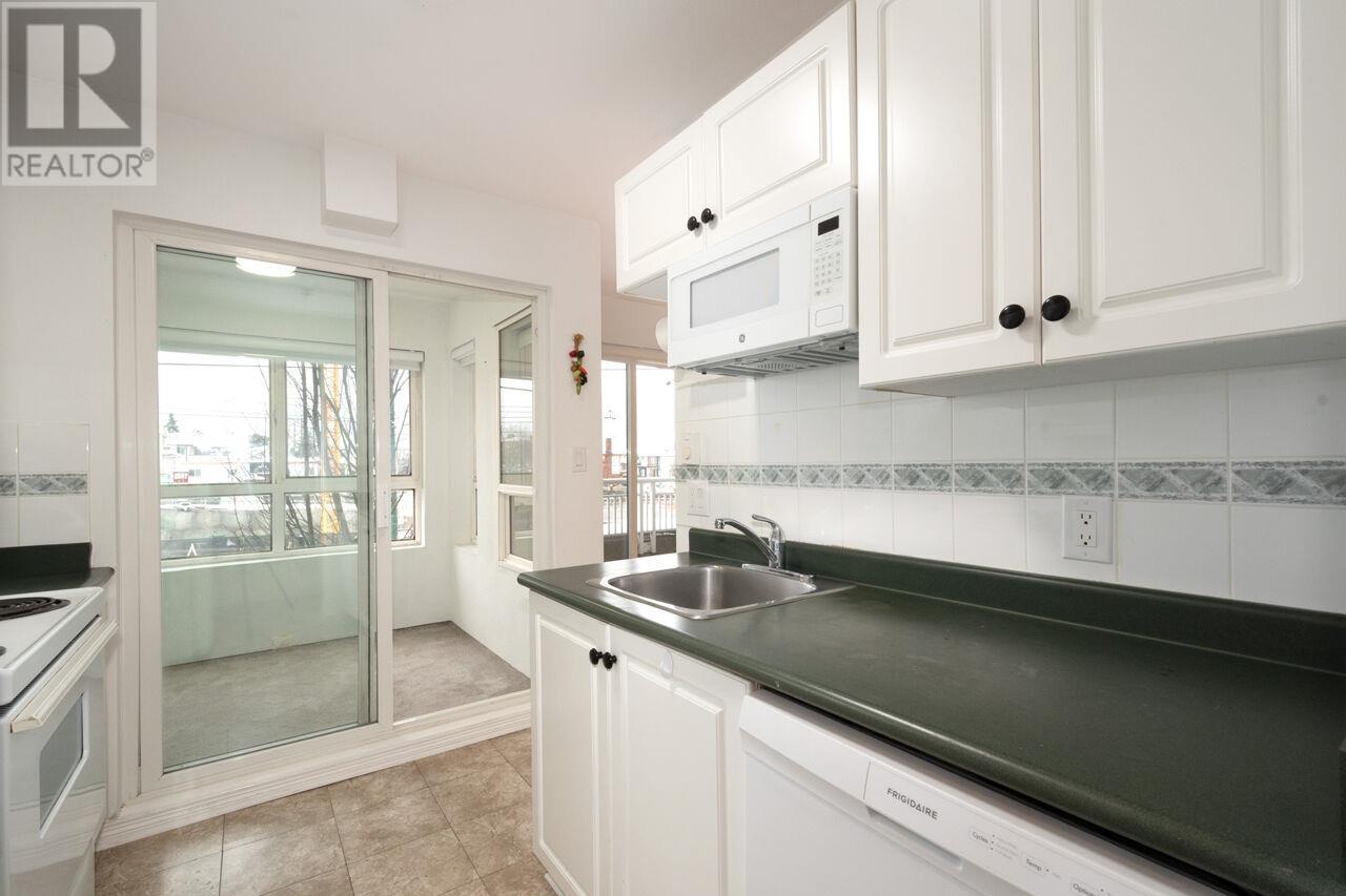 Listing Picture 14 of 21 : 206 688 E 56TH AVENUE, Vancouver / 溫哥華 - 魯藝地產 Yvonne Lu Group - MLS Medallion Club Member