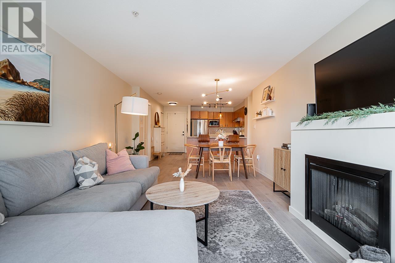 Listing Picture 12 of 30 : 303 4728 DAWSON STREET, Burnaby / 本拿比 - 魯藝地產 Yvonne Lu Group - MLS Medallion Club Member