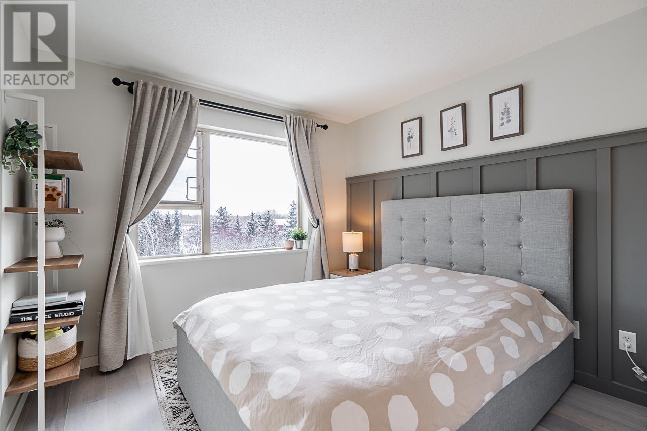Listing Picture 13 of 30 : 303 4728 DAWSON STREET, Burnaby / 本拿比 - 魯藝地產 Yvonne Lu Group - MLS Medallion Club Member