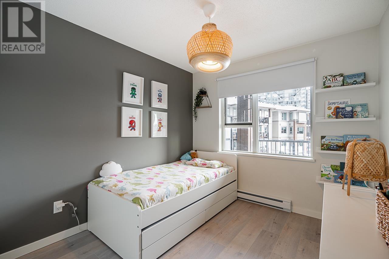 Listing Picture 17 of 30 : 303 4728 DAWSON STREET, Burnaby / 本拿比 - 魯藝地產 Yvonne Lu Group - MLS Medallion Club Member