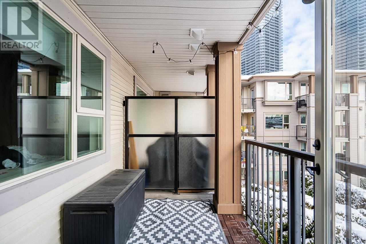Listing Picture 22 of 30 : 303 4728 DAWSON STREET, Burnaby / 本拿比 - 魯藝地產 Yvonne Lu Group - MLS Medallion Club Member