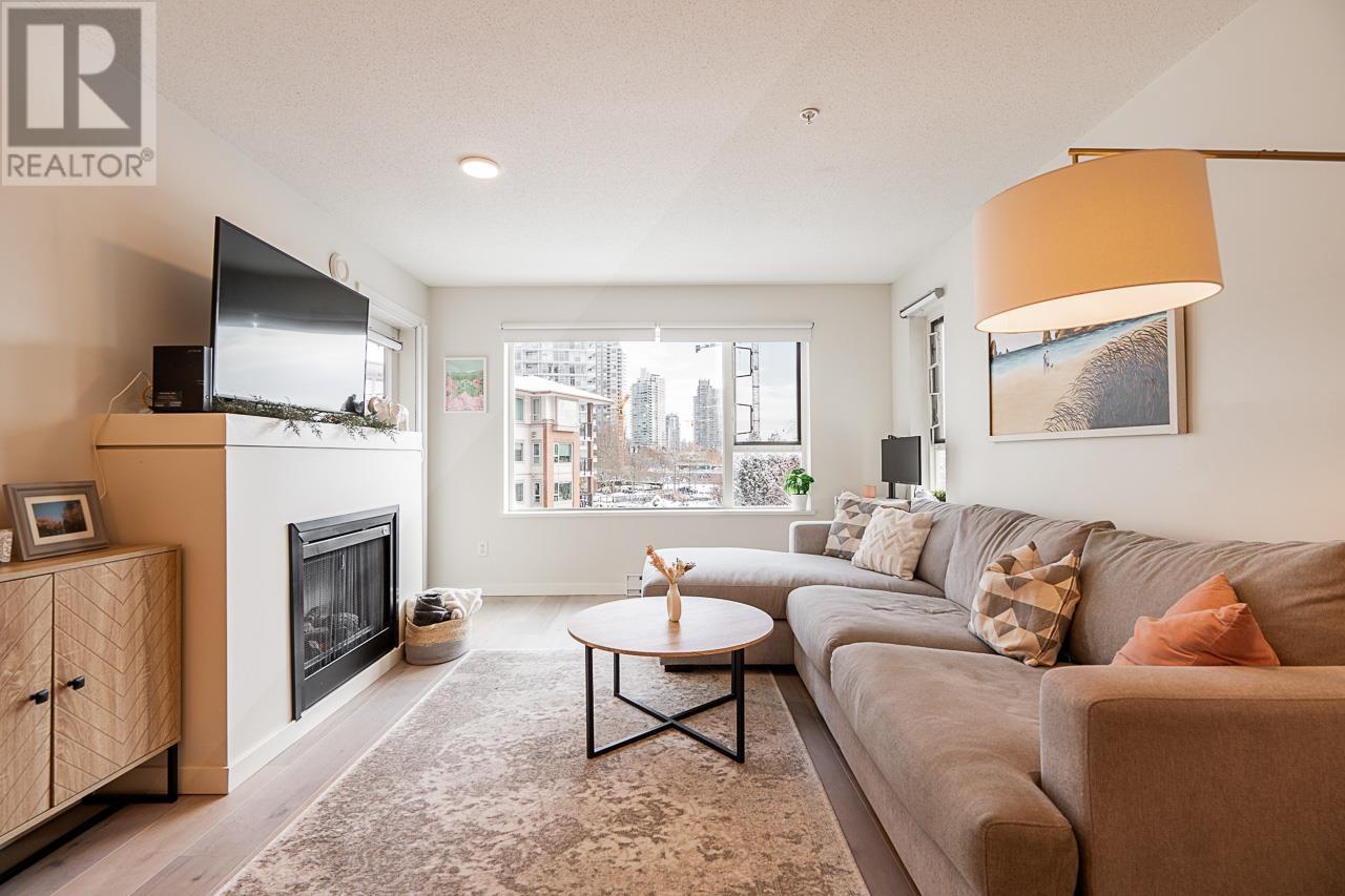 Listing Picture 9 of 30 : 303 4728 DAWSON STREET, Burnaby / 本拿比 - 魯藝地產 Yvonne Lu Group - MLS Medallion Club Member