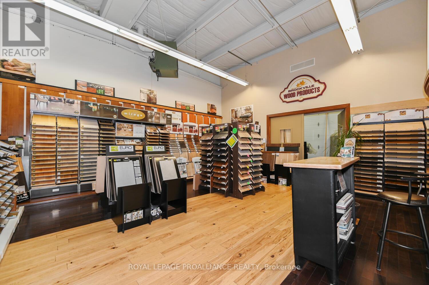 1185 California Avenue, Brockville, Ontario  K6V 7N5 - Photo 8 - X11960476
