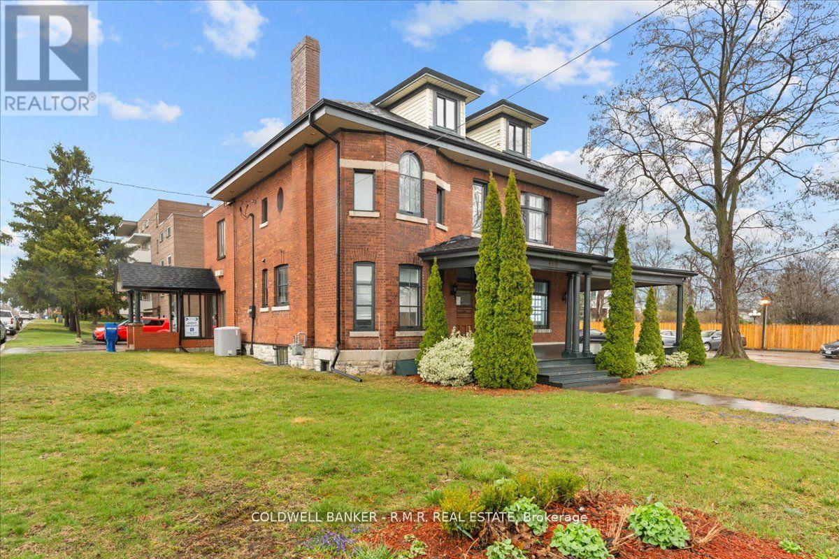 UPPER - 438 DIVISION STREET, Cobourg, Ontario