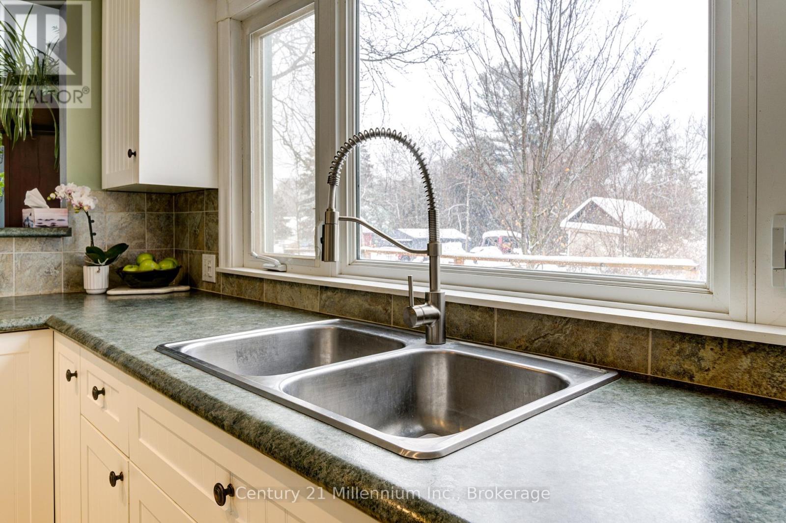 209 Kirkwood Drive, Clearview, Ontario  L0M 1S0 - Photo 13 - S11960586