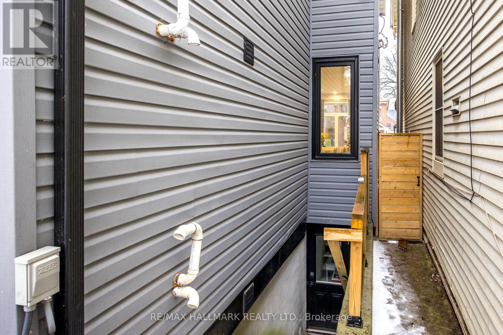 68 Badgerow Avenue, Toronto, Ontario  M4M 1V4 - Photo 34 - E11960572