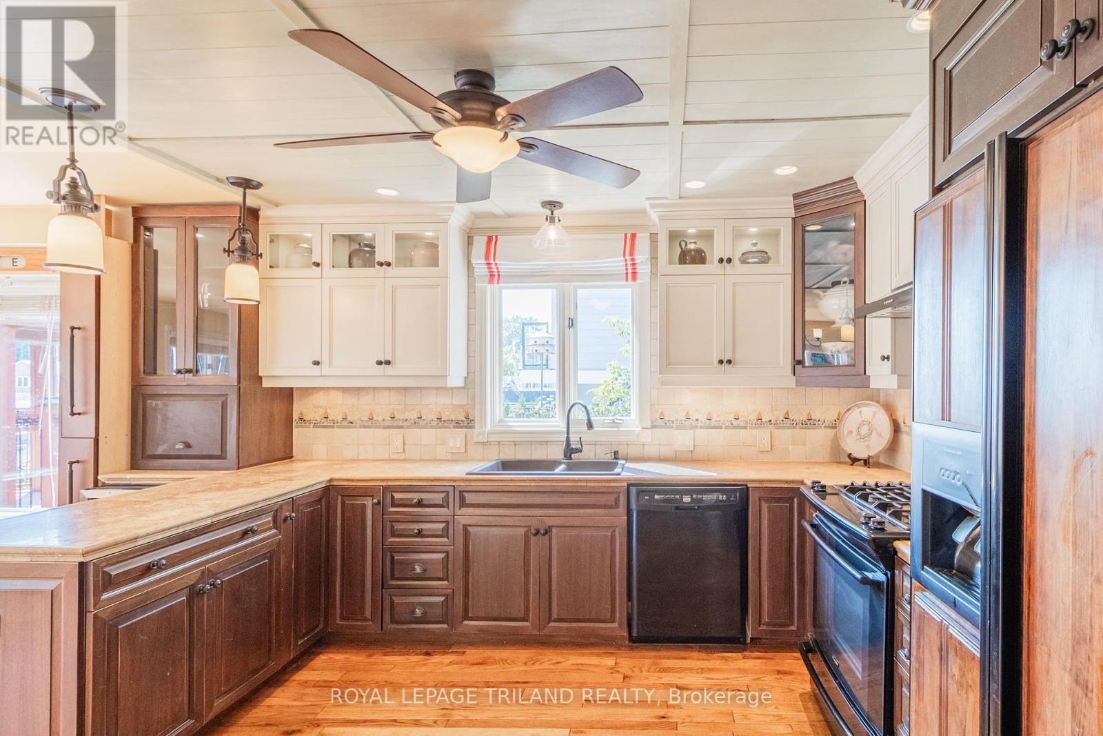 19 Shady Lane, Lambton Shores, Ontario  N0M 1T0 - Photo 15 - X11955697