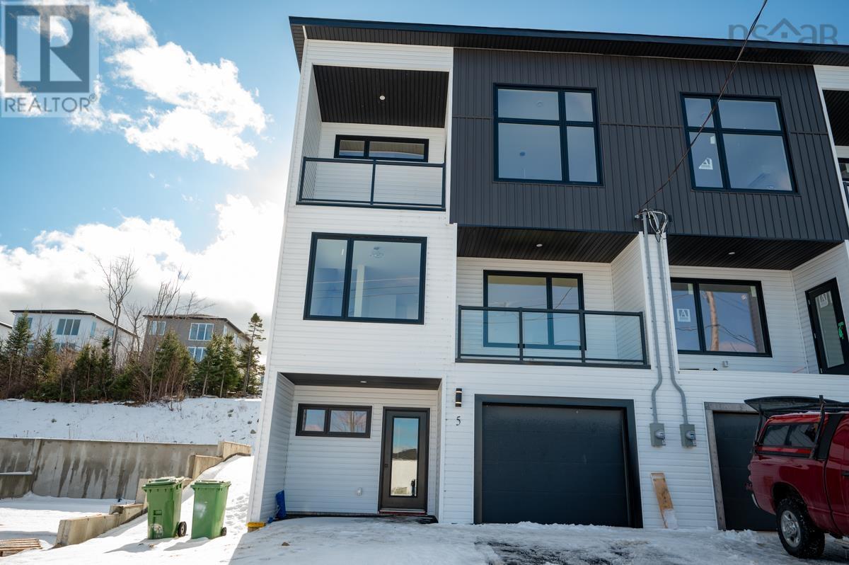 Property at 5 Swivel Court image 1