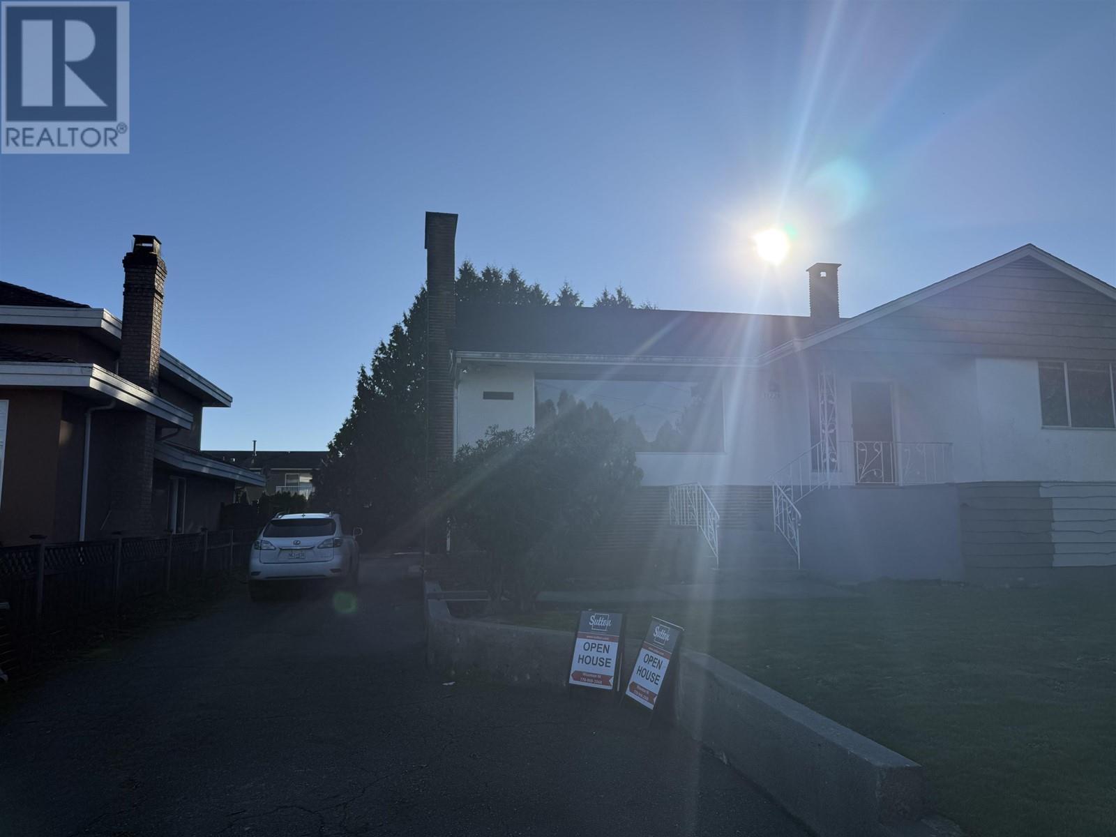 Listing Picture 2 of 9 : 11220 KING ROAD, Richmond / 烈治文 - 魯藝地產 Yvonne Lu Group - MLS Medallion Club Member