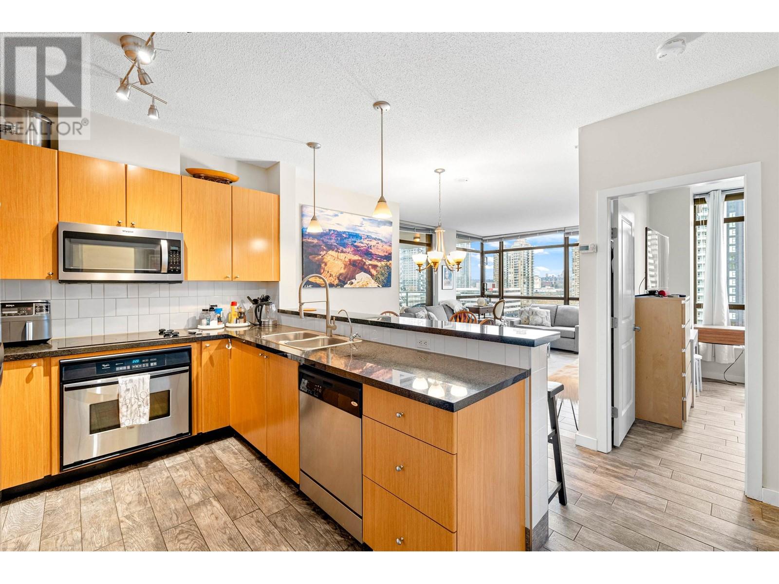 Listing Picture 4 of 34 : 706 4132 HALIFAX STREET, Burnaby / 本拿比 - 魯藝地產 Yvonne Lu Group - MLS Medallion Club Member