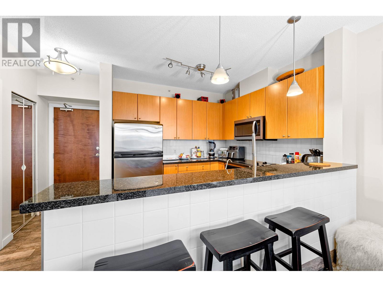 Listing Picture 5 of 34 : 706 4132 HALIFAX STREET, Burnaby / 本拿比 - 魯藝地產 Yvonne Lu Group - MLS Medallion Club Member