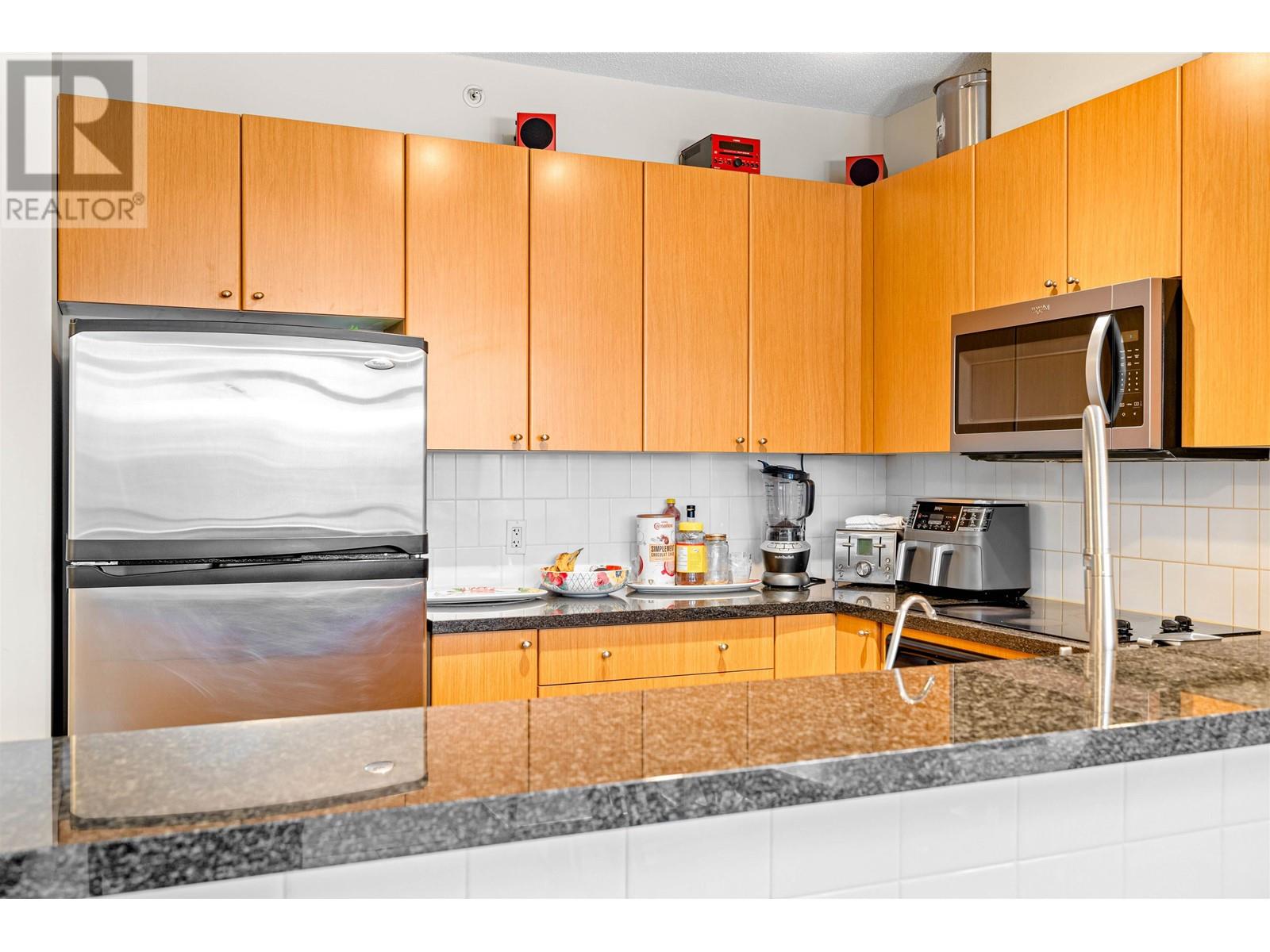 Listing Picture 6 of 34 : 706 4132 HALIFAX STREET, Burnaby / 本拿比 - 魯藝地產 Yvonne Lu Group - MLS Medallion Club Member