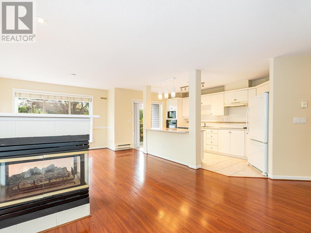 Listing Picture 3 of 21 : 107 12633 NO. 2 ROAD, Richmond / 烈治文 - 魯藝地產 Yvonne Lu Group - MLS Medallion Club Member