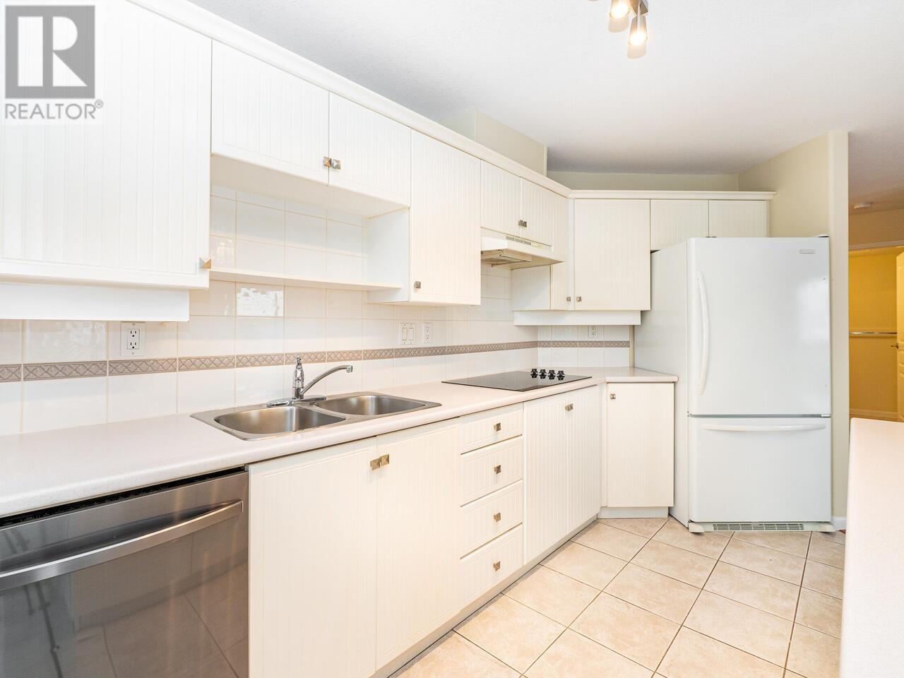 Listing Picture 5 of 21 : 107 12633 NO. 2 ROAD, Richmond / 烈治文 - 魯藝地產 Yvonne Lu Group - MLS Medallion Club Member