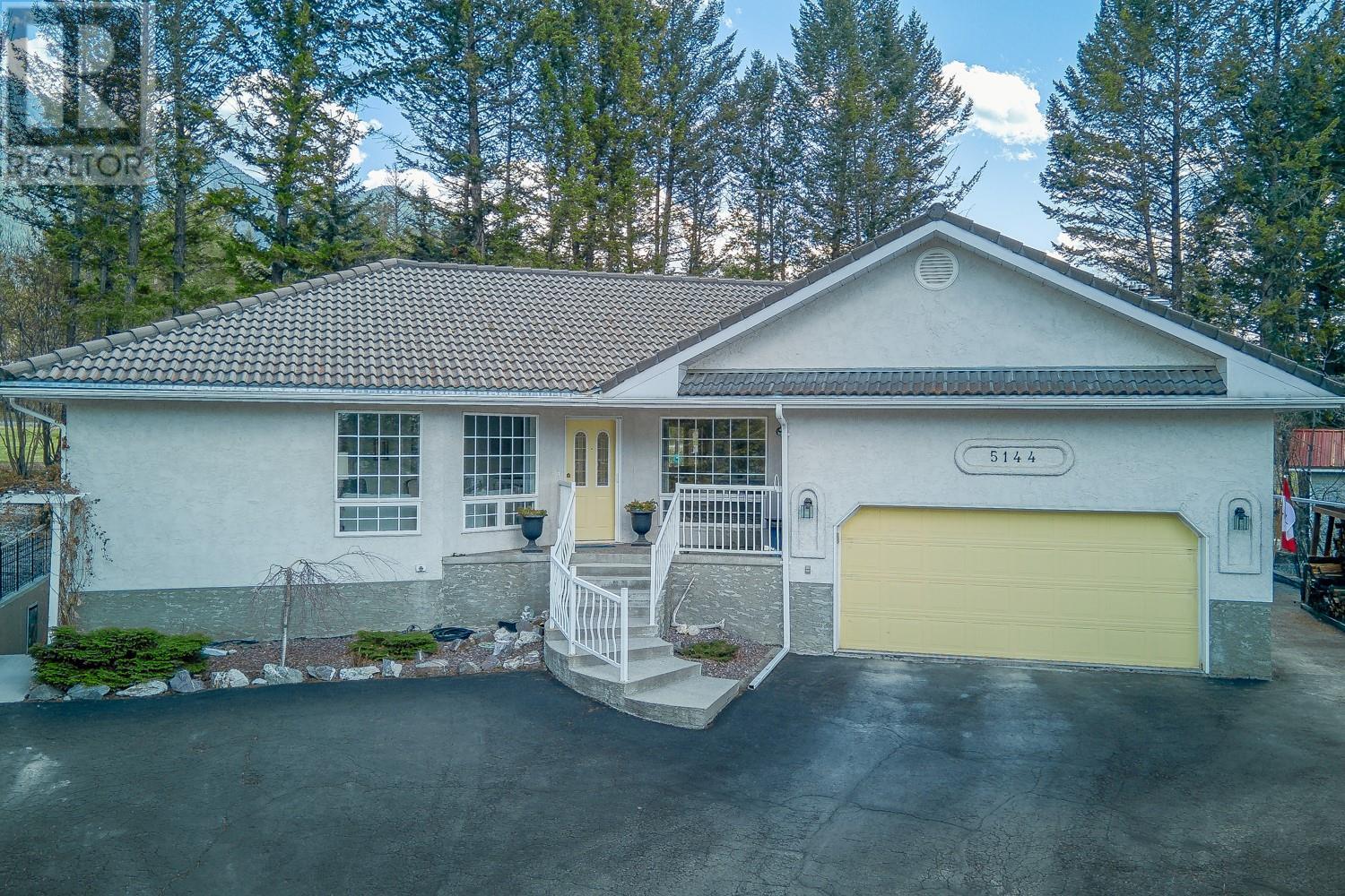 5144 RIVERVIEW Crescent, fairmont hot springs, British Columbia V0B1L1