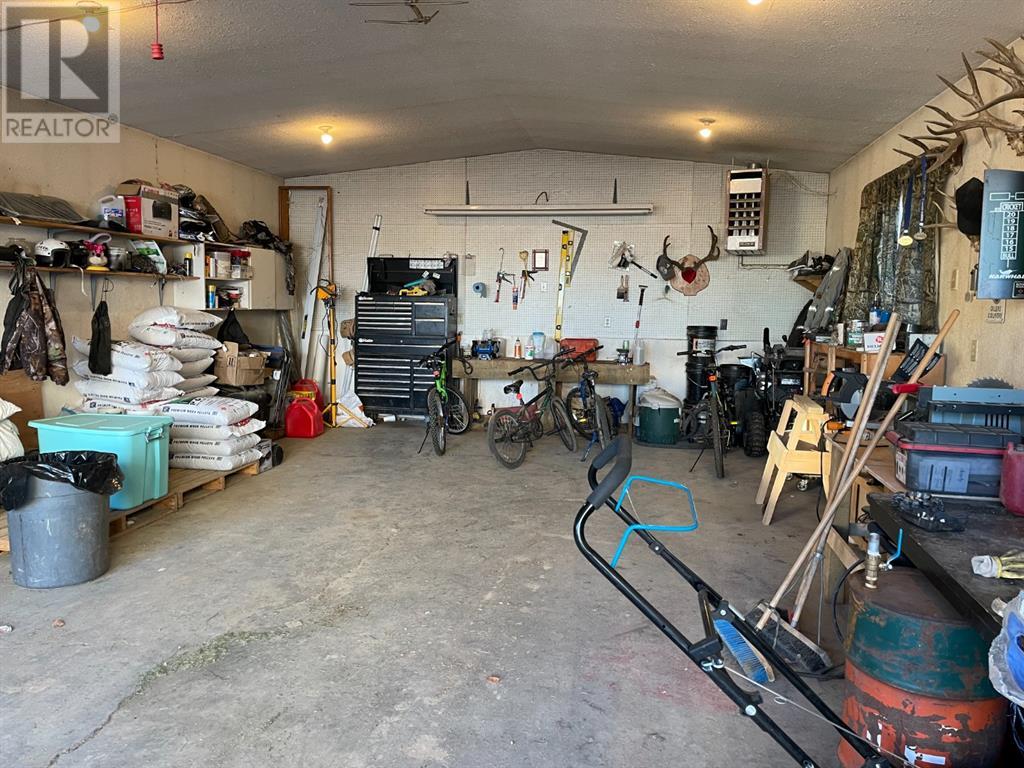 304 9a Str., Bluesky, Alberta  T0H 0J0 - Photo 12 - A2192982