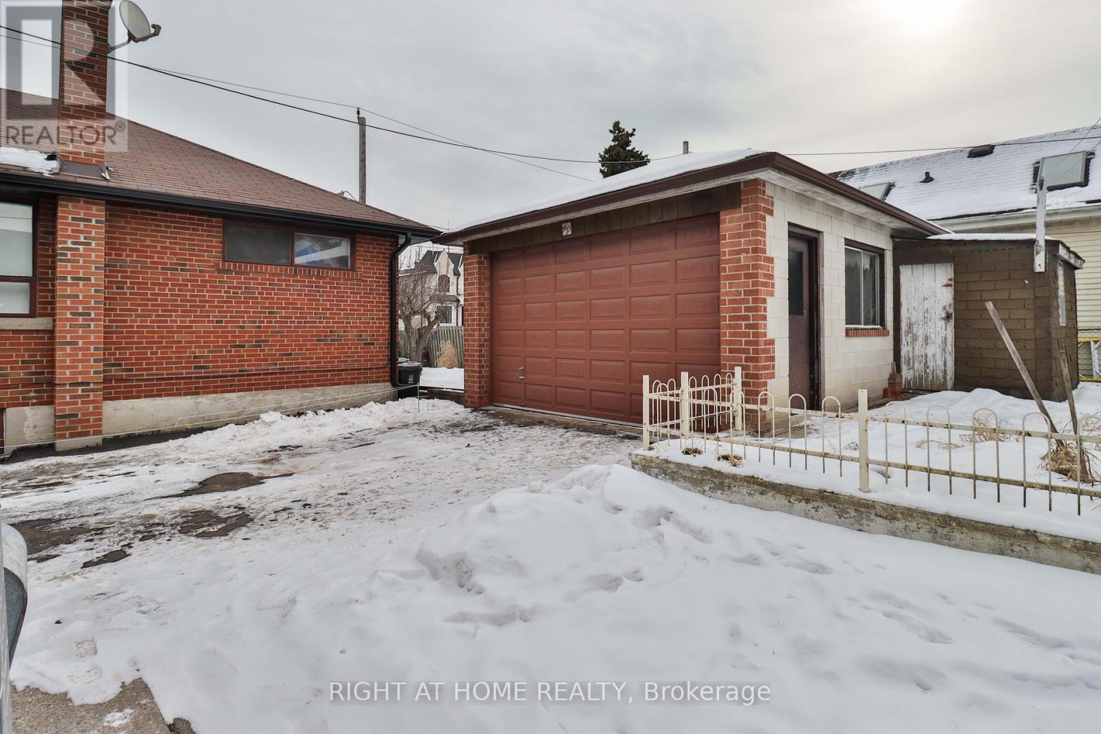 49 Dixon Road, Toronto, Ontario  M9P 2L5 - Photo 4 - W11960721