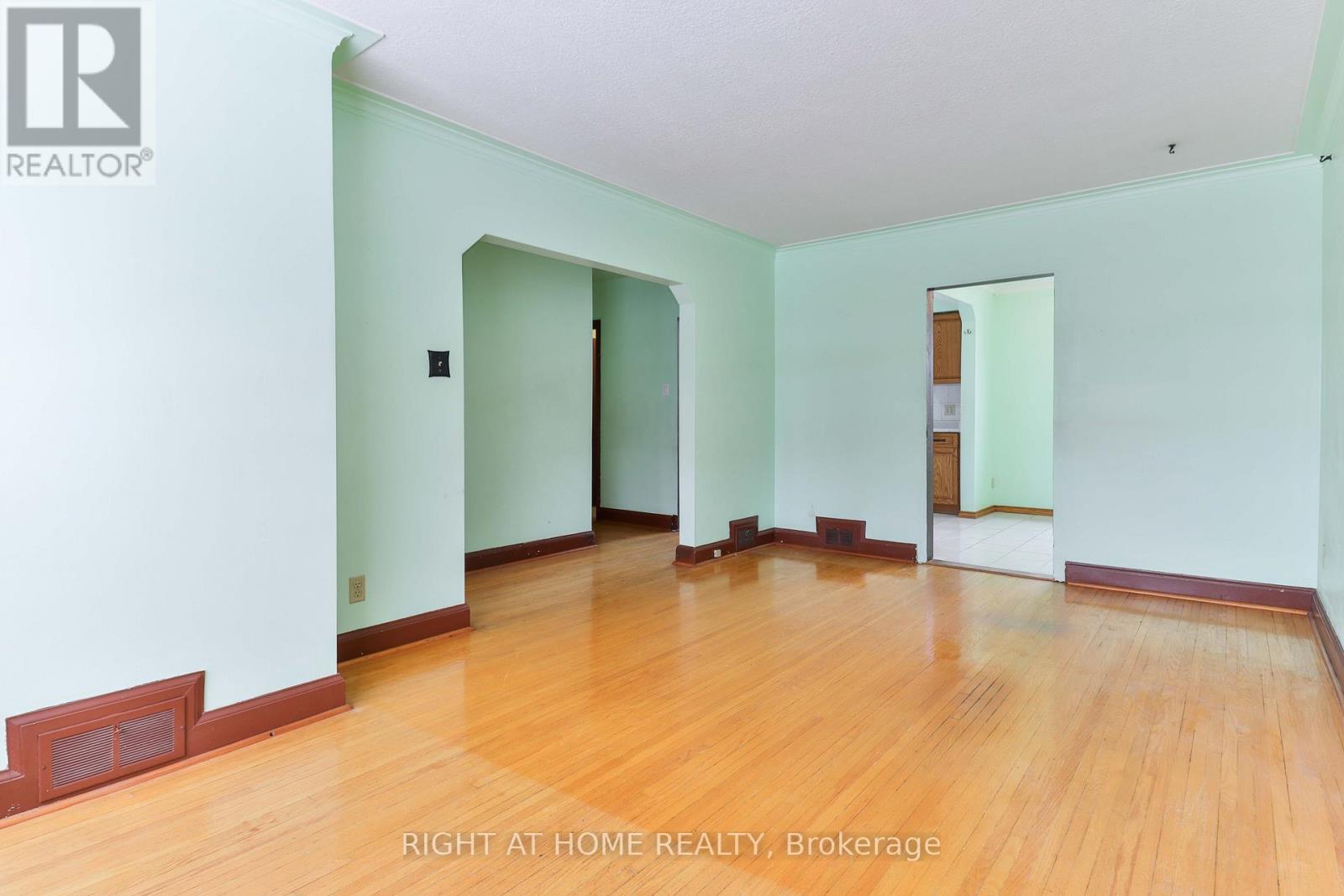 49 Dixon Road, Toronto, Ontario  M9P 2L5 - Photo 7 - W11960721