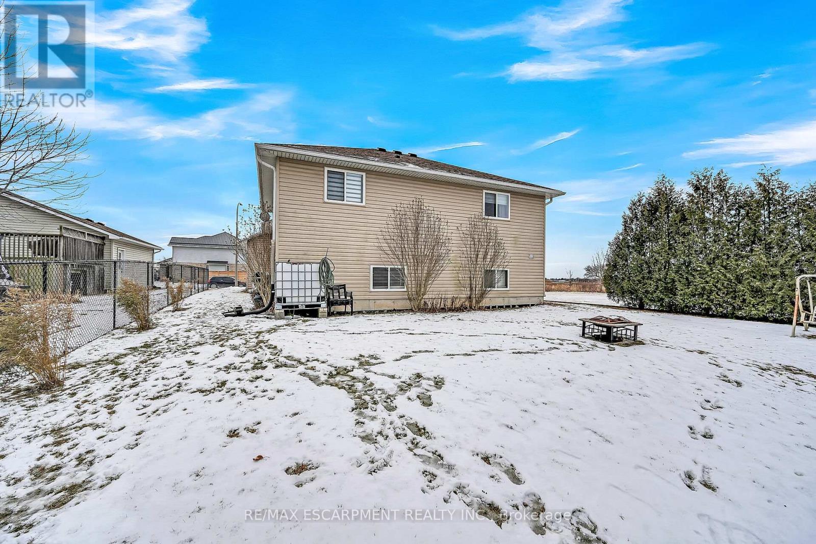 10 Oak Street, Haldimand, Ontario  N0A 1H0 - Photo 2 - X11960821