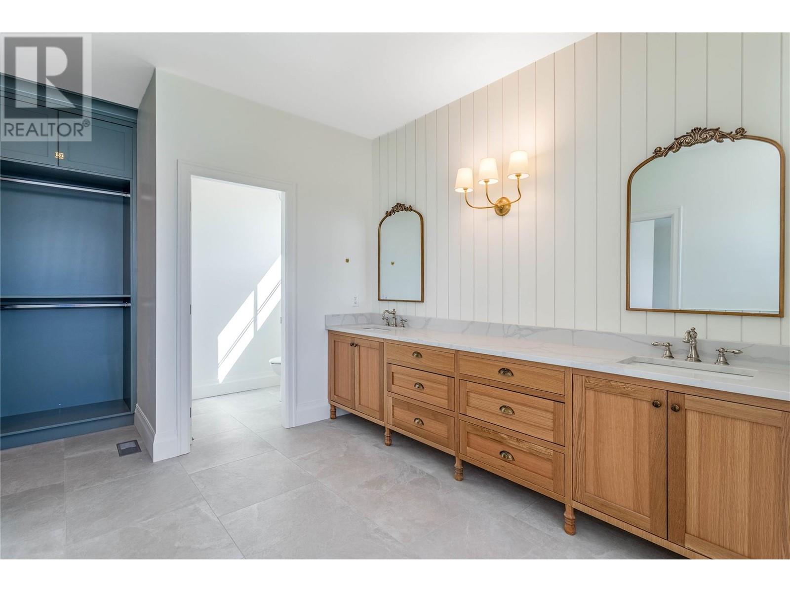 Property at 1561 Fairwood Lane image 3