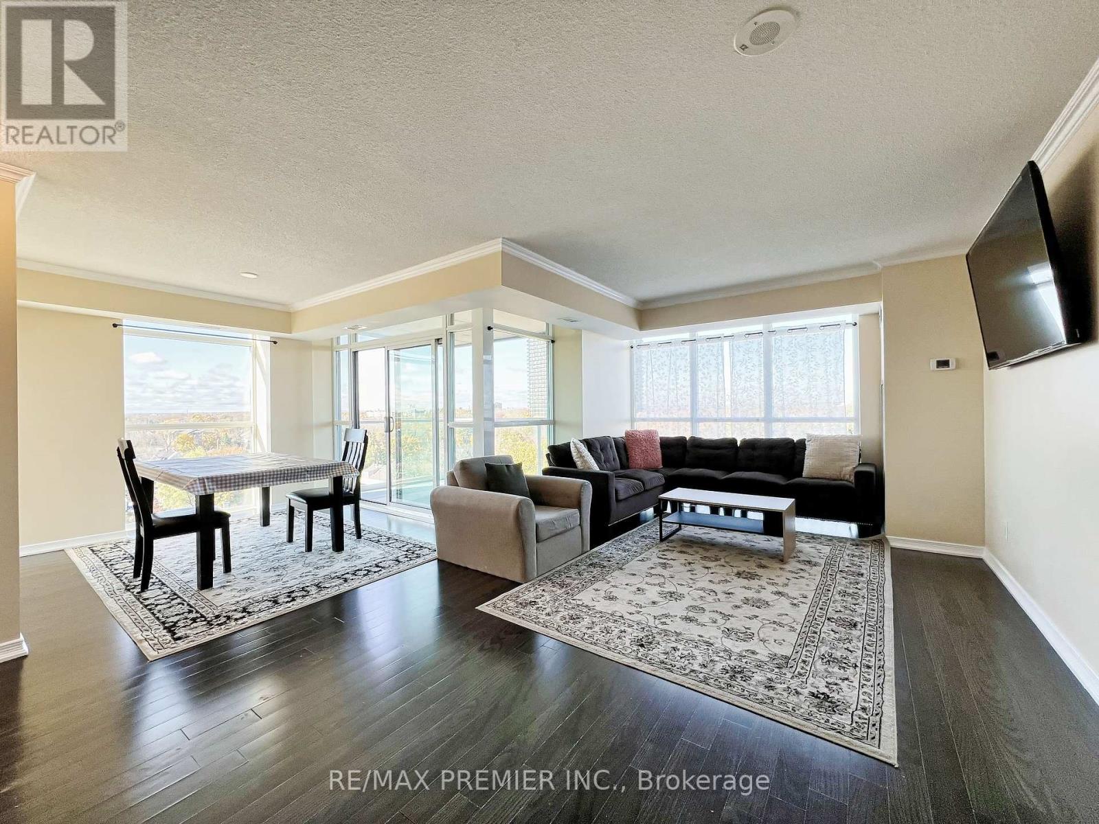 Property at 811 - 9 GEORGE STREET N image 2