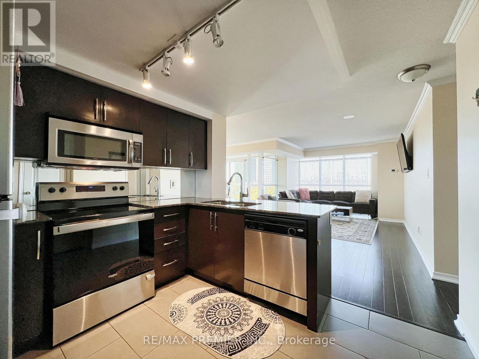 Property at 811 - 9 GEORGE STREET N image 4