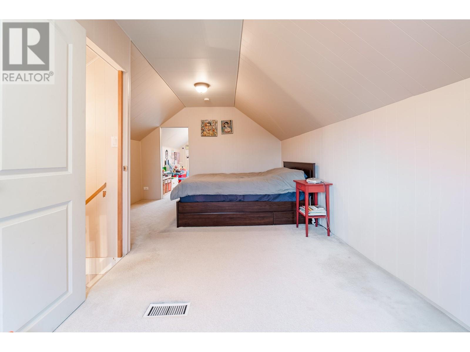 Listing Picture 16 of 39 : 1865 E 53RD AVENUE, Vancouver / 溫哥華 - 魯藝地產 Yvonne Lu Group - MLS Medallion Club Member