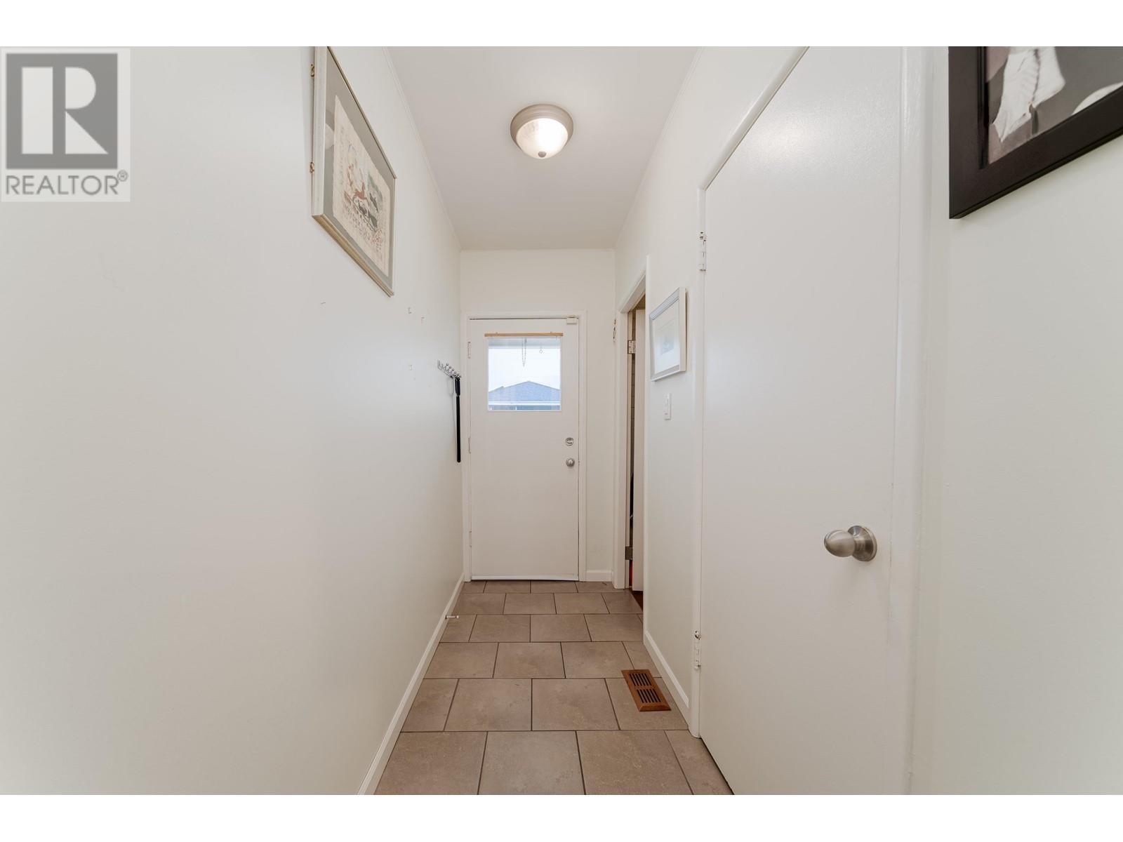 Listing Picture 29 of 39 : 1865 E 53RD AVENUE, Vancouver / 溫哥華 - 魯藝地產 Yvonne Lu Group - MLS Medallion Club Member