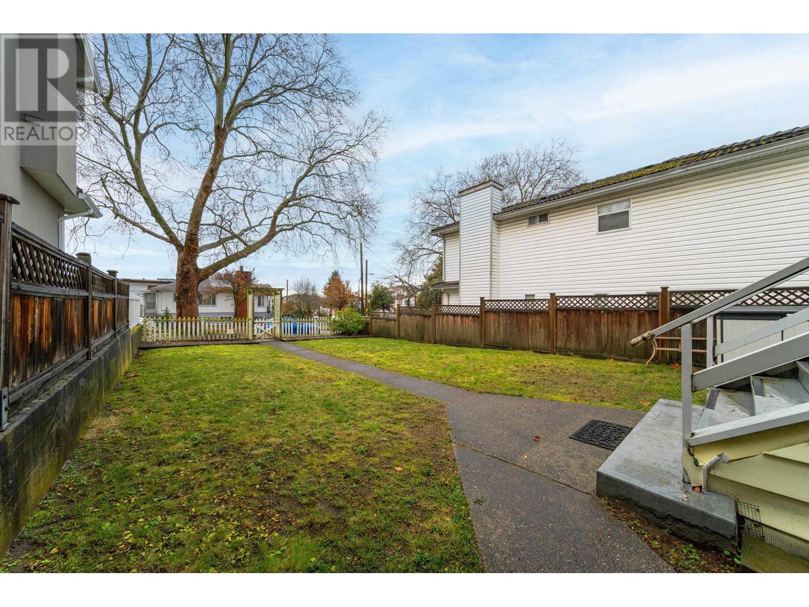 Listing Picture 25 of 39 : 1865 E 53RD AVENUE, Vancouver / 溫哥華 - 魯藝地產 Yvonne Lu Group - MLS Medallion Club Member