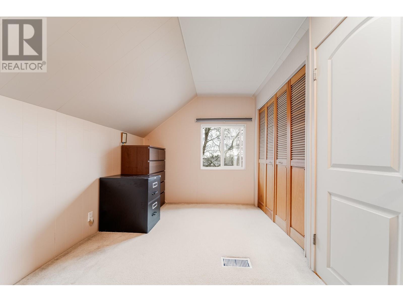 Listing Picture 17 of 39 : 1865 E 53RD AVENUE, Vancouver / 溫哥華 - 魯藝地產 Yvonne Lu Group - MLS Medallion Club Member