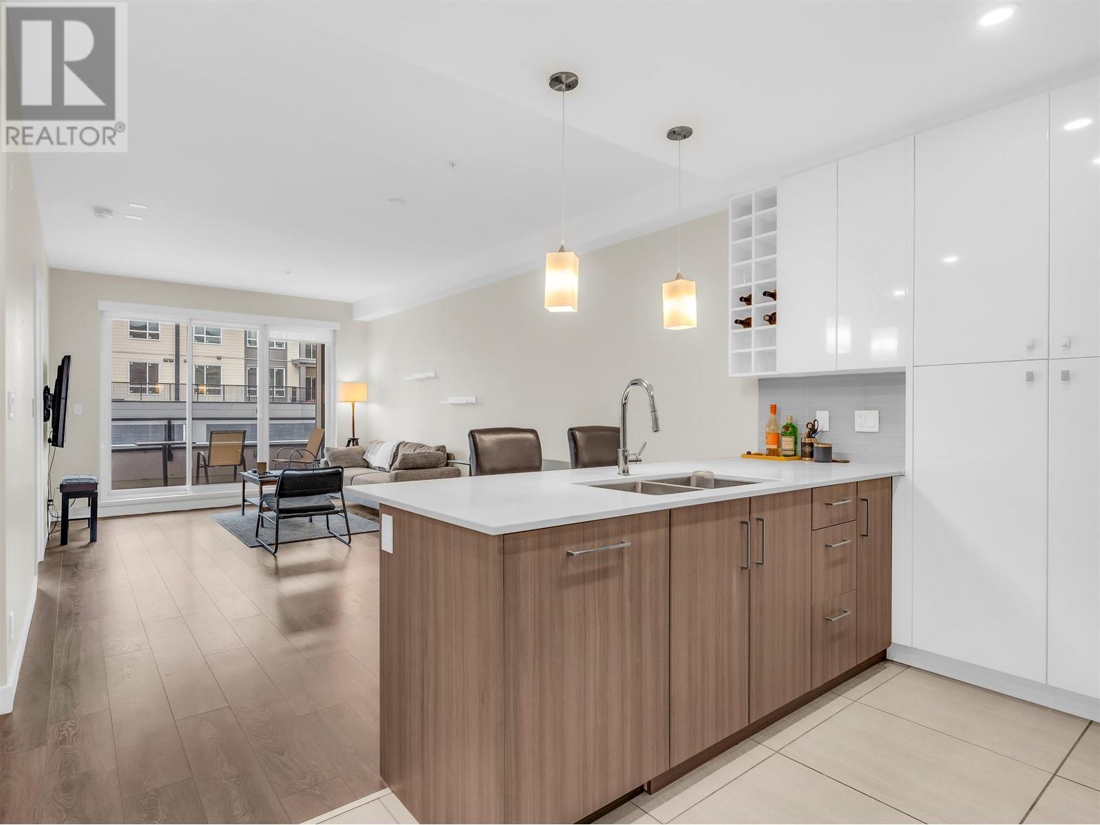 Listing Picture 11 of 28 : 206 23233 GILLEY ROAD, Richmond / 烈治文 - 魯藝地產 Yvonne Lu Group - MLS Medallion Club Member