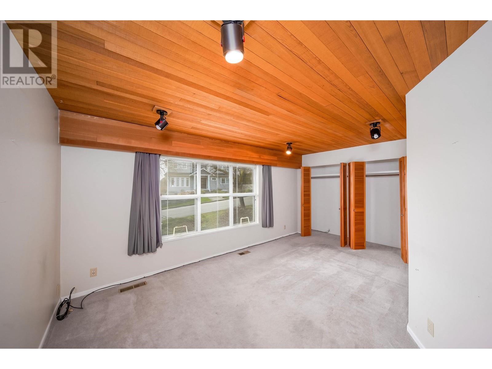 8076 Gray Avenue, Burnaby, British Columbia  V5J 4A1 - Photo 14 - R2964408