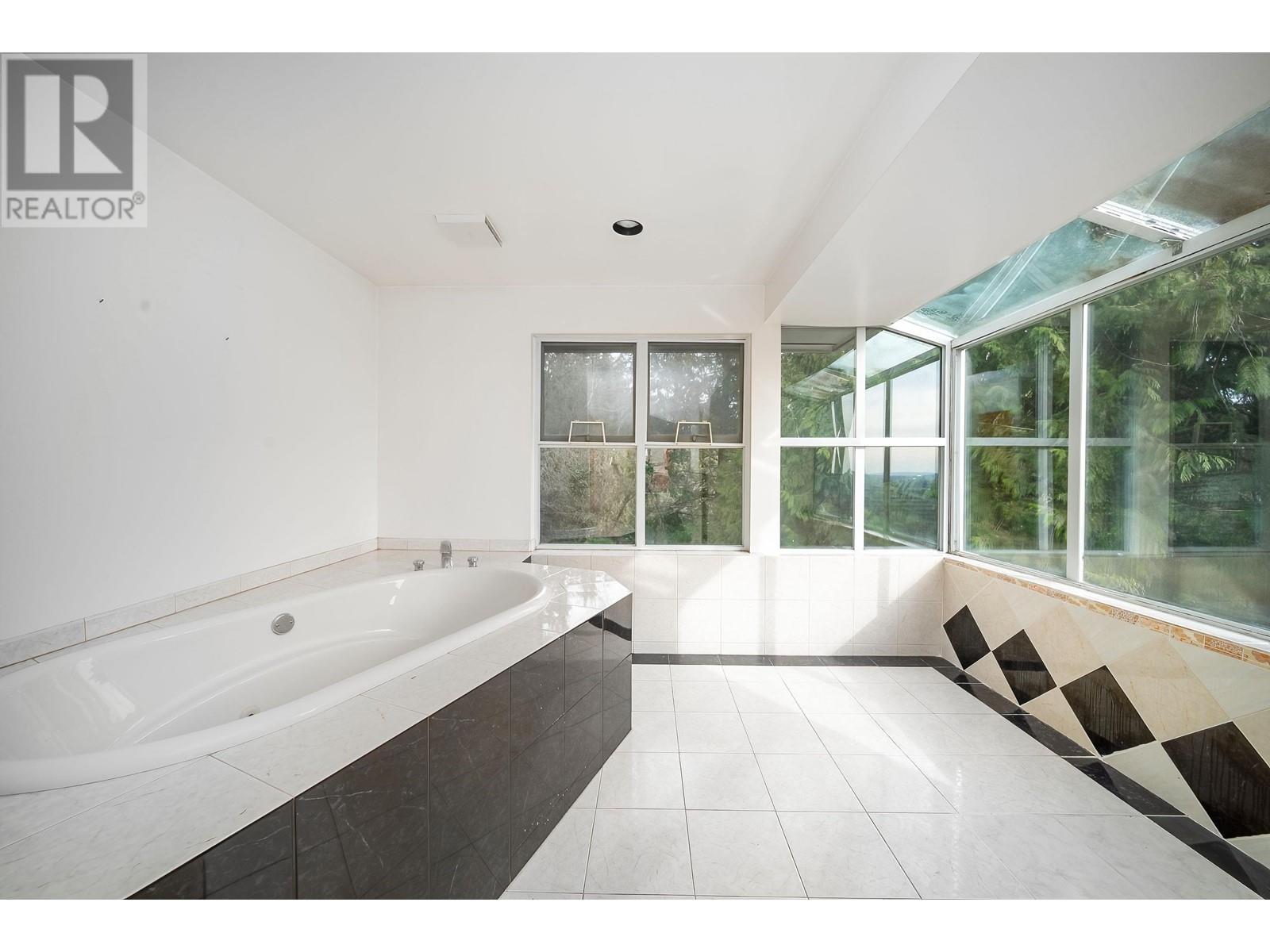 8076 Gray Avenue, Burnaby, British Columbia  V5J 4A1 - Photo 18 - R2964408