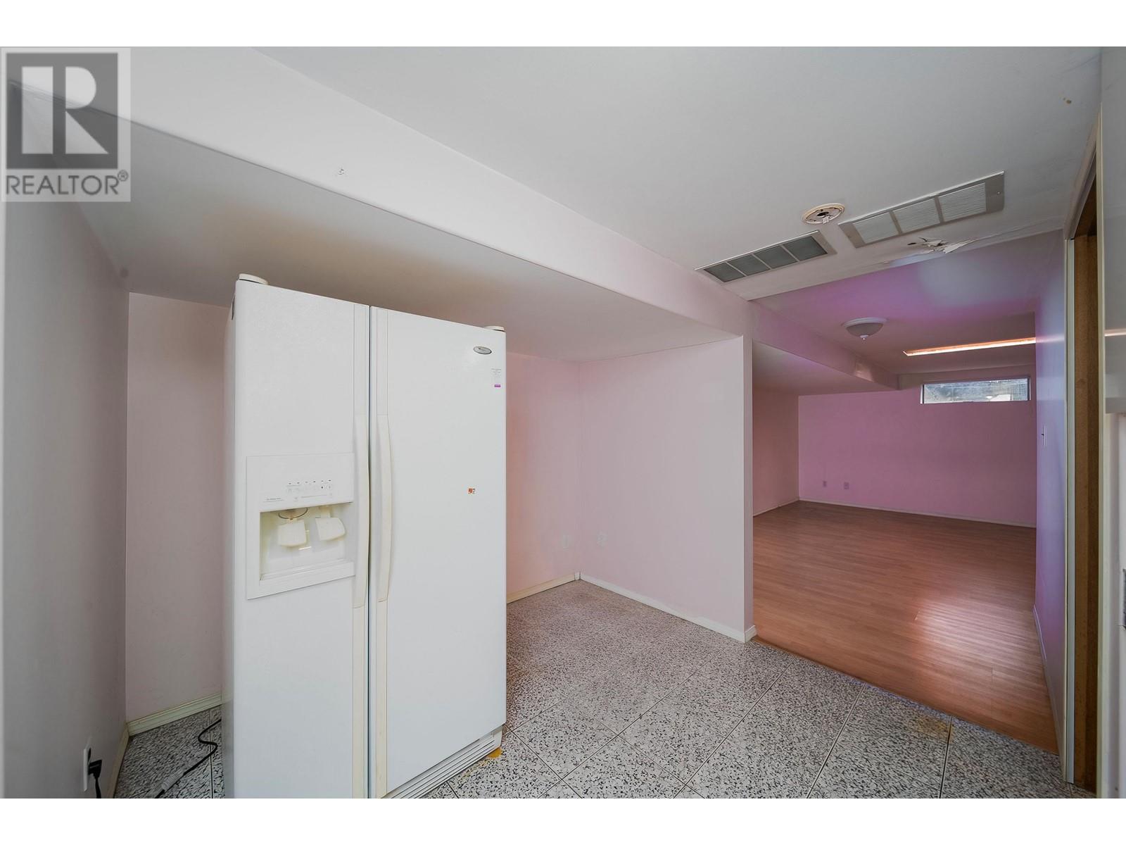 8076 Gray Avenue, Burnaby, British Columbia  V5J 4A1 - Photo 26 - R2964408