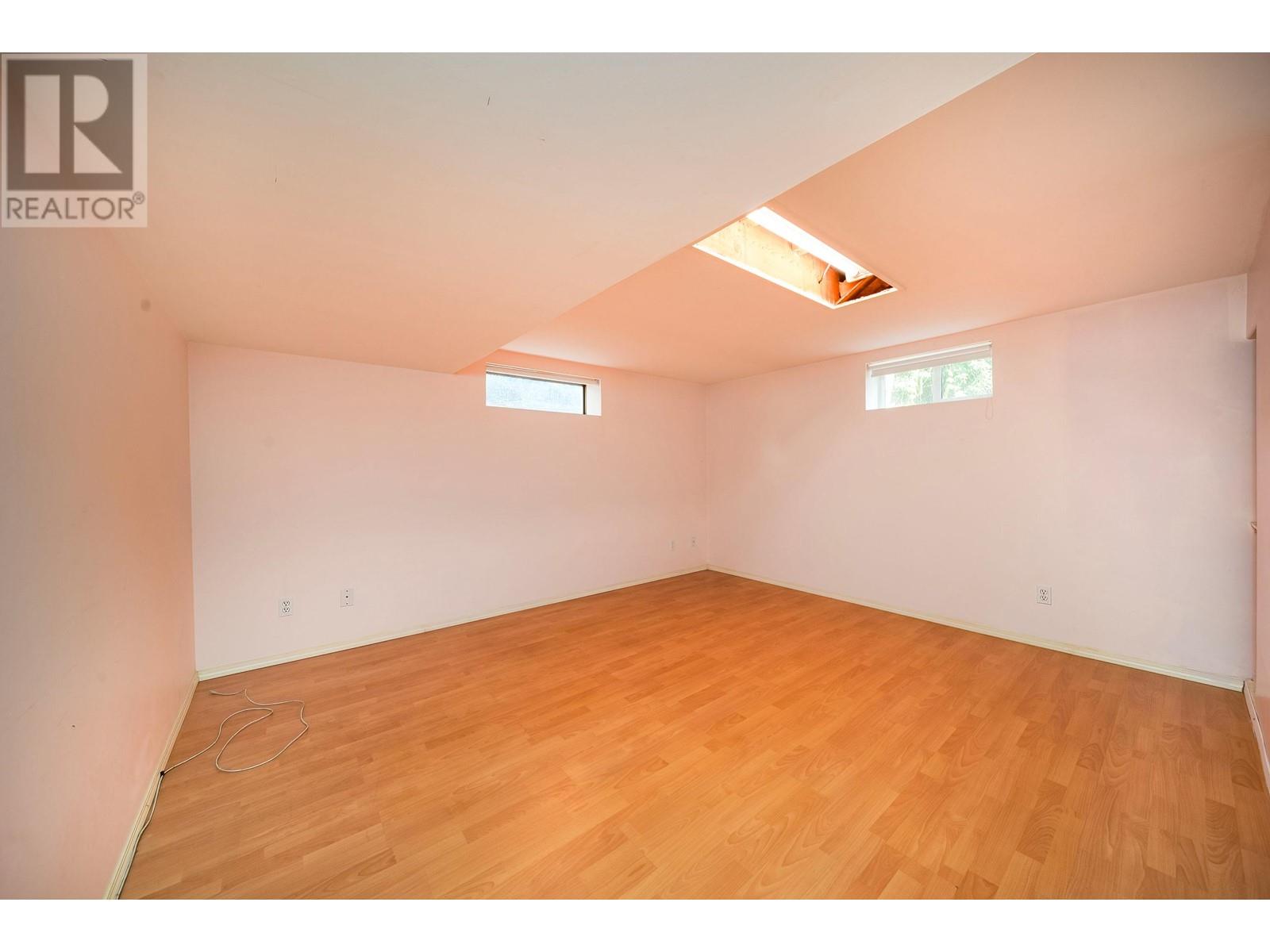 8076 Gray Avenue, Burnaby, British Columbia  V5J 4A1 - Photo 27 - R2964408