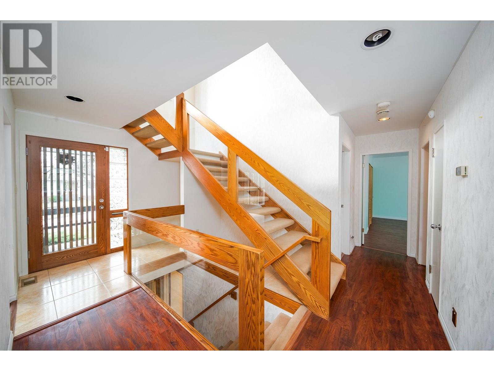 8076 Gray Avenue, Burnaby, British Columbia  V5J 4A1 - Photo 6 - R2964408