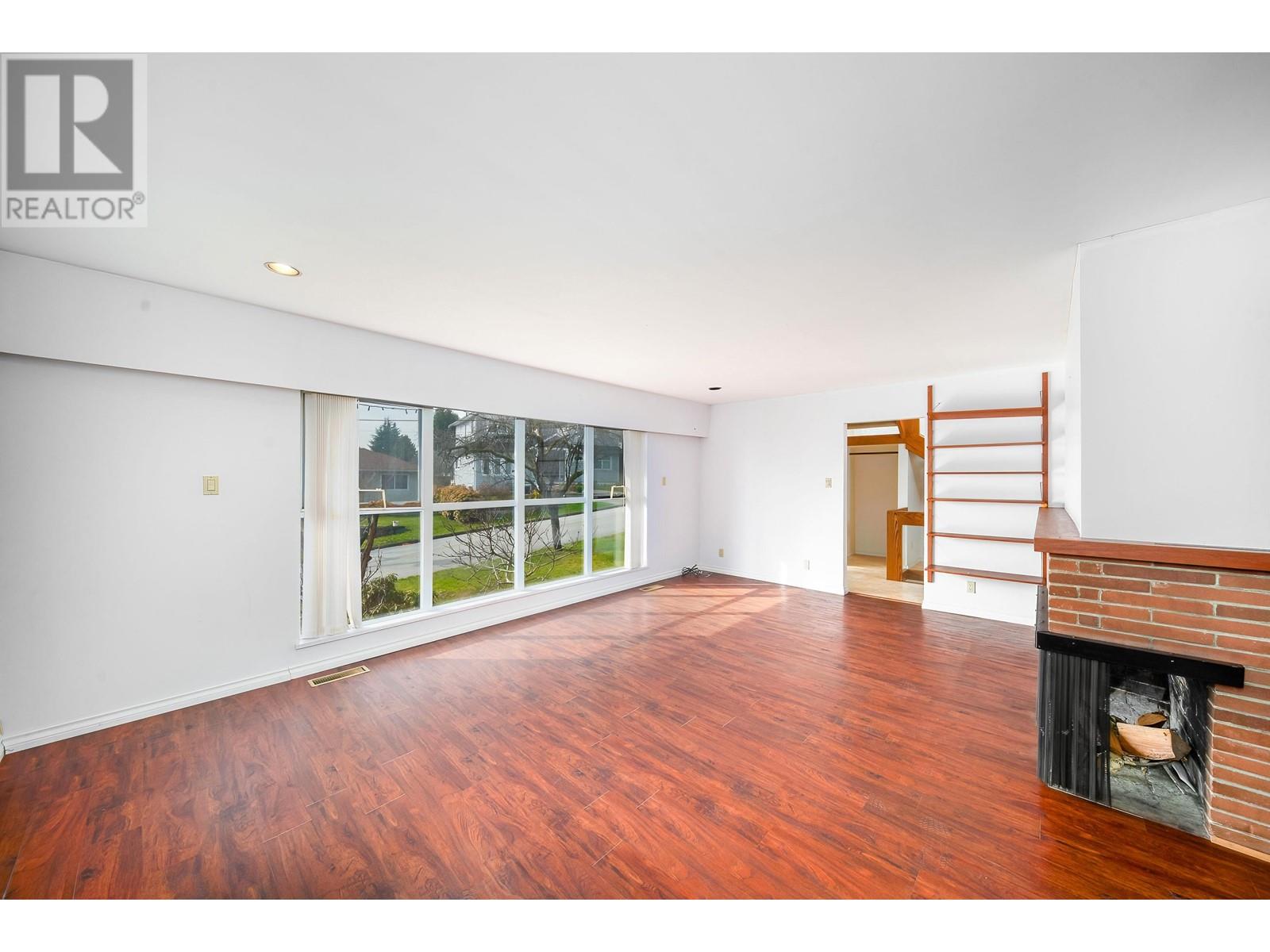 8076 Gray Avenue, Burnaby, British Columbia  V5J 4A1 - Photo 8 - R2964408