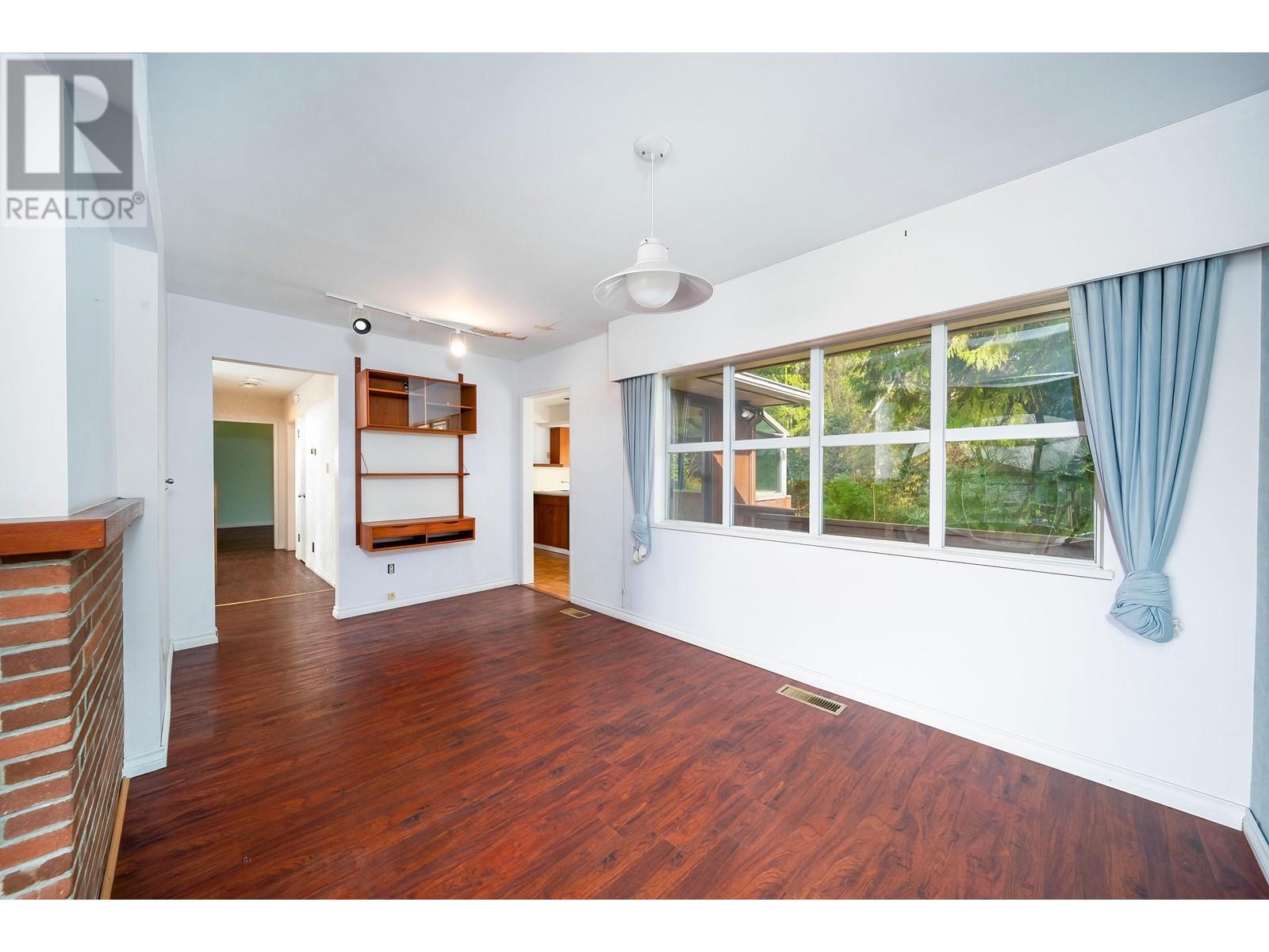 8076 Gray Avenue, Burnaby, British Columbia  V5J 4A1 - Photo 9 - R2964408
