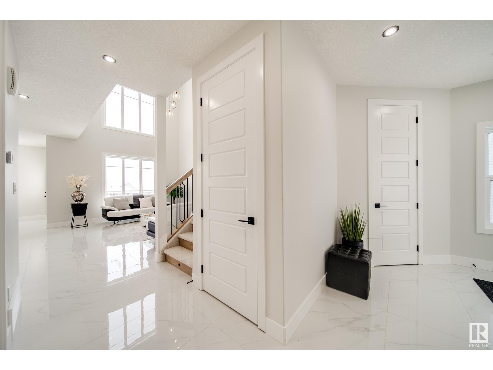 Property at 17039 45 ST NW image 3