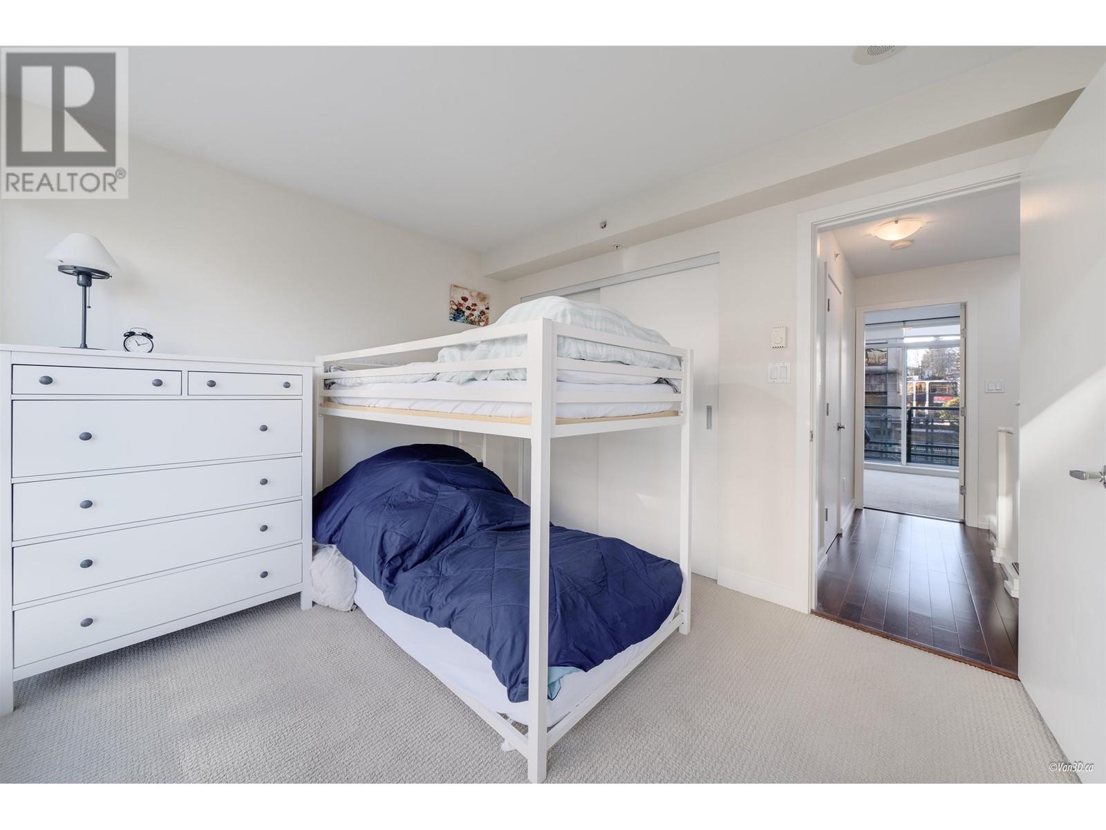 Listing Picture 23 of 36 : 1676 W 8TH AVENUE, Vancouver / 溫哥華 - 魯藝地產 Yvonne Lu Group - MLS Medallion Club Member