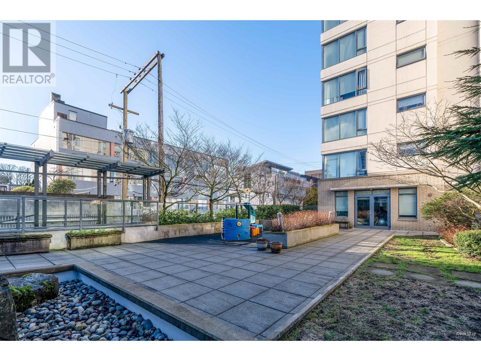 Listing Picture 27 of 36 : 1676 W 8TH AVENUE, Vancouver / 溫哥華 - 魯藝地產 Yvonne Lu Group - MLS Medallion Club Member