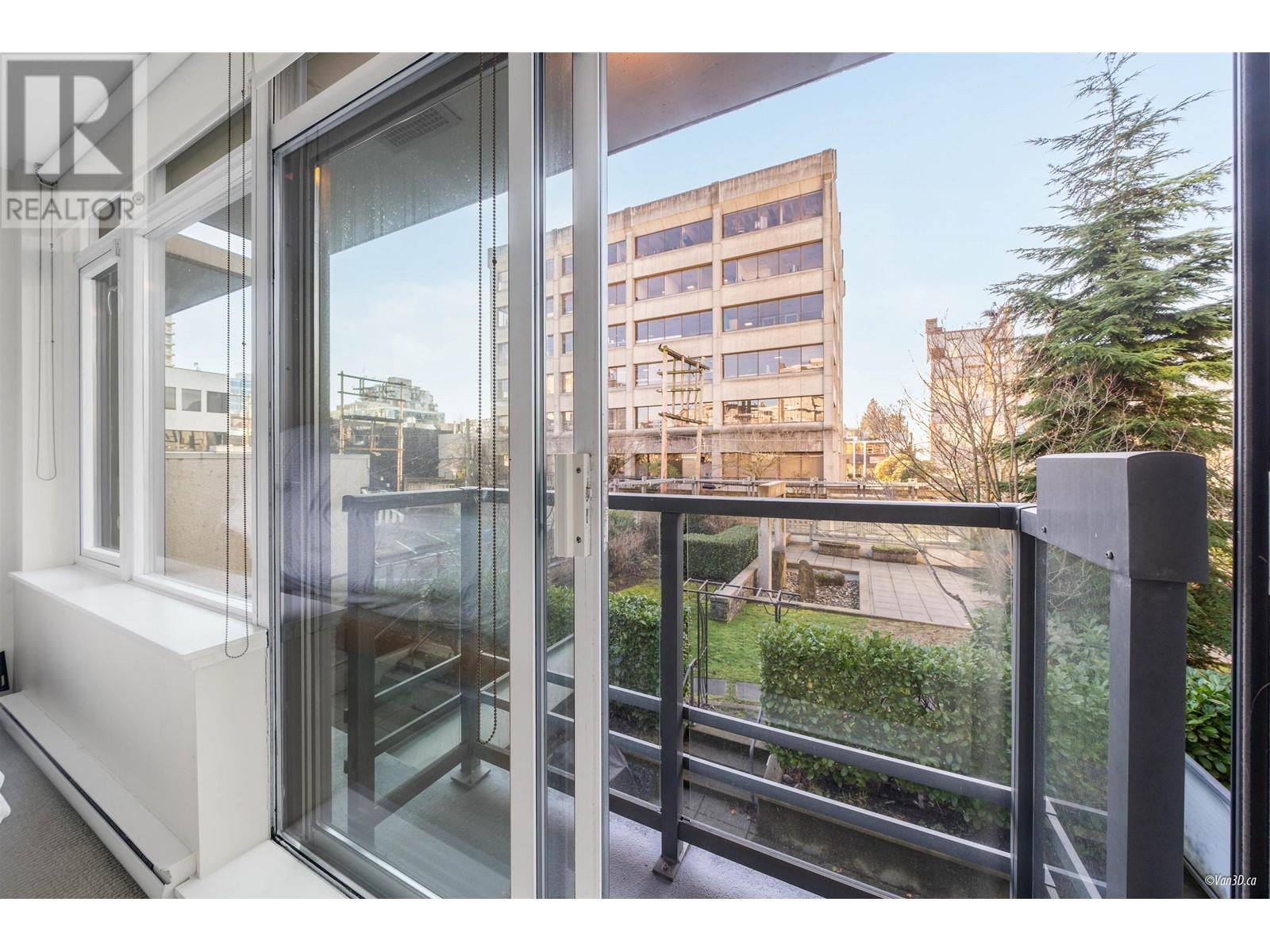 Listing Picture 15 of 36 : 1676 W 8TH AVENUE, Vancouver / 溫哥華 - 魯藝地產 Yvonne Lu Group - MLS Medallion Club Member