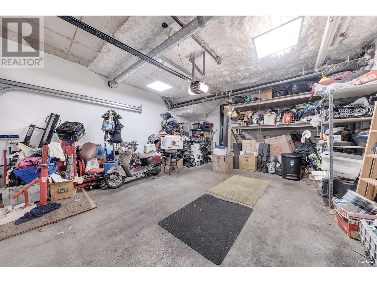 Listing Picture 29 of 36 : 1676 W 8TH AVENUE, Vancouver / 溫哥華 - 魯藝地產 Yvonne Lu Group - MLS Medallion Club Member