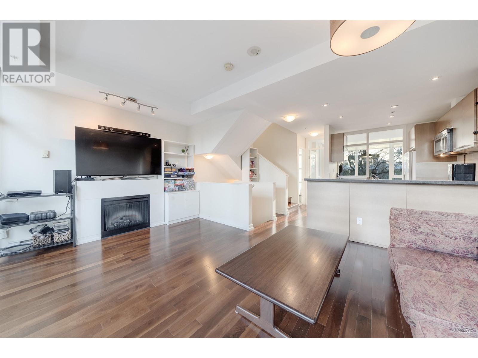 Listing Picture 9 of 36 : 1676 W 8TH AVENUE, Vancouver / 溫哥華 - 魯藝地產 Yvonne Lu Group - MLS Medallion Club Member