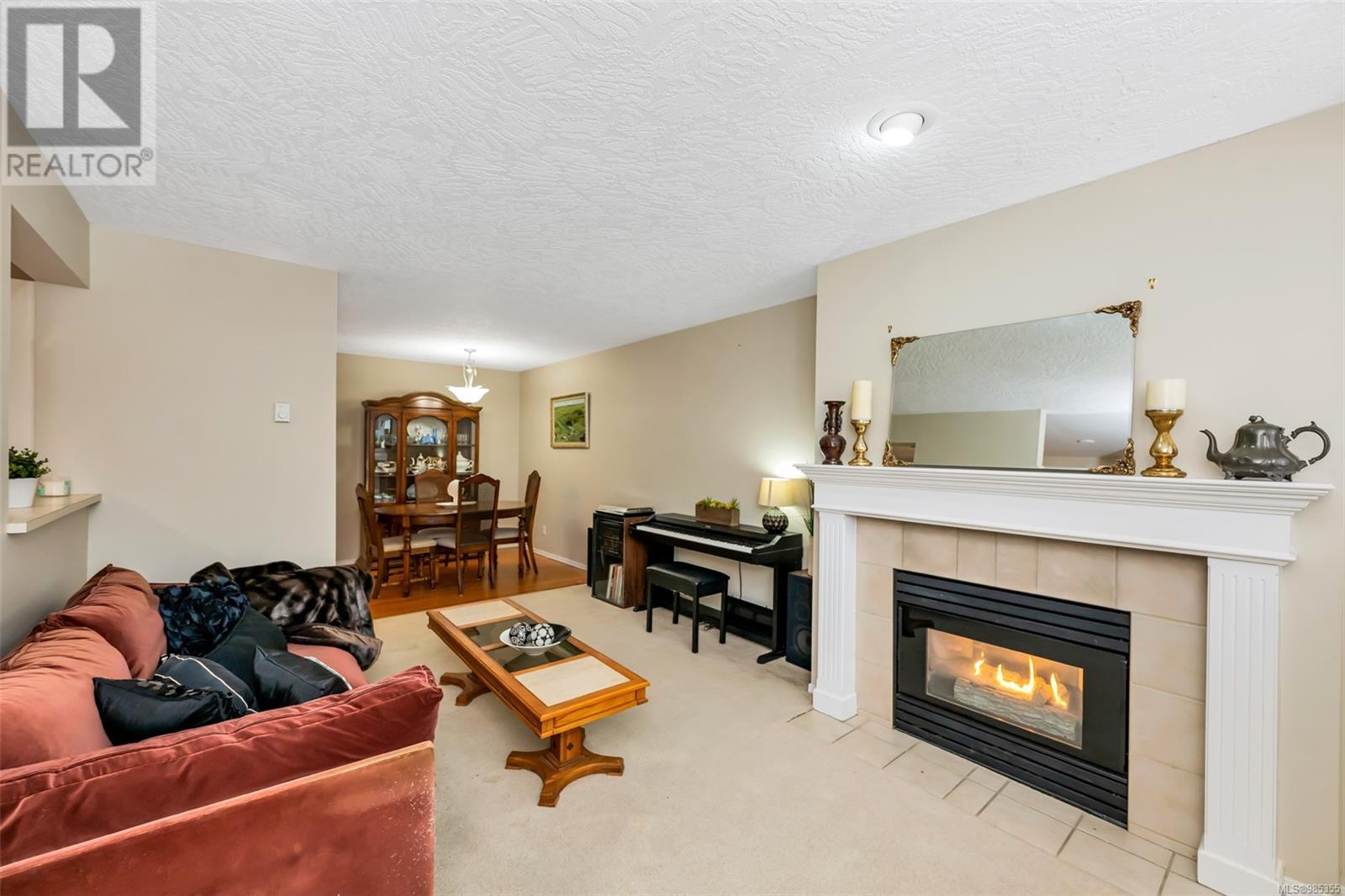 Property at 102 898 Vernon Ave image 3