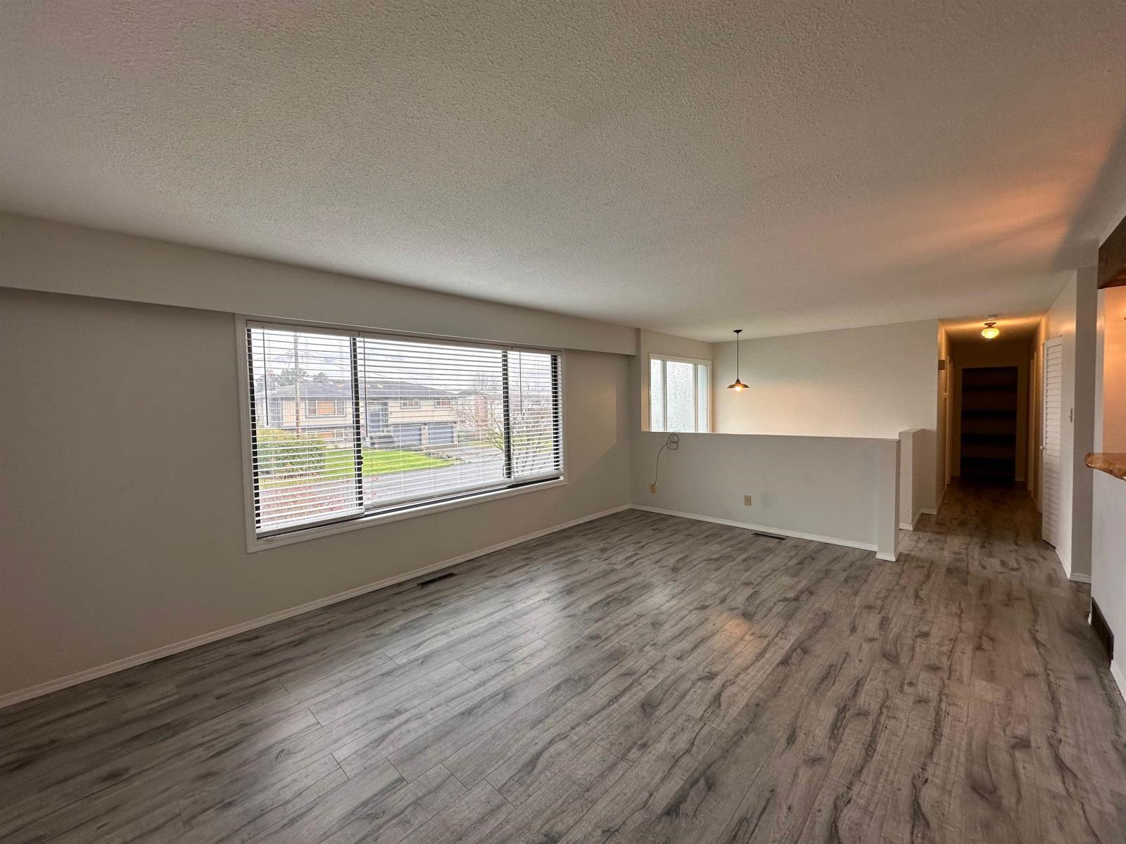 Property at 9543 PAULA CRESCENT image 4