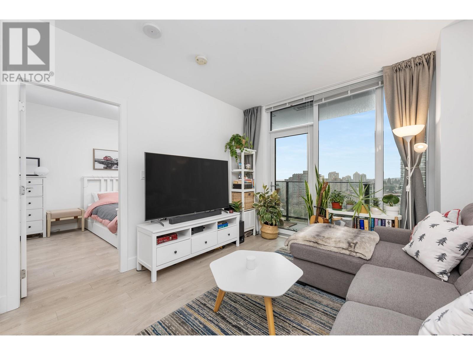 Listing Picture 2 of 24 : 1711 7388 KINGSWAY STREET, Burnaby / 本拿比 - 魯藝地產 Yvonne Lu Group - MLS Medallion Club Member