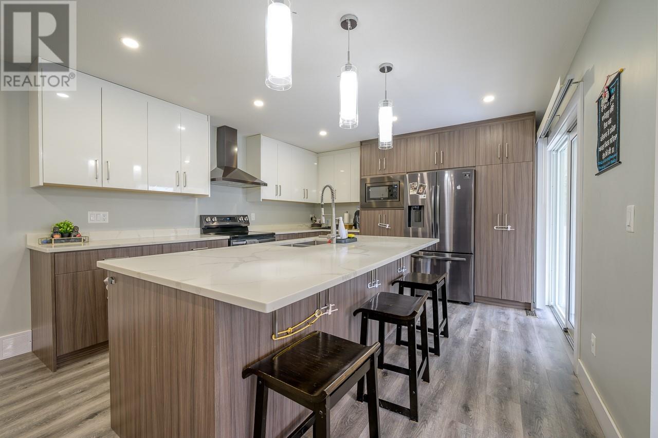 Property at 131 FORT Avenue image 3