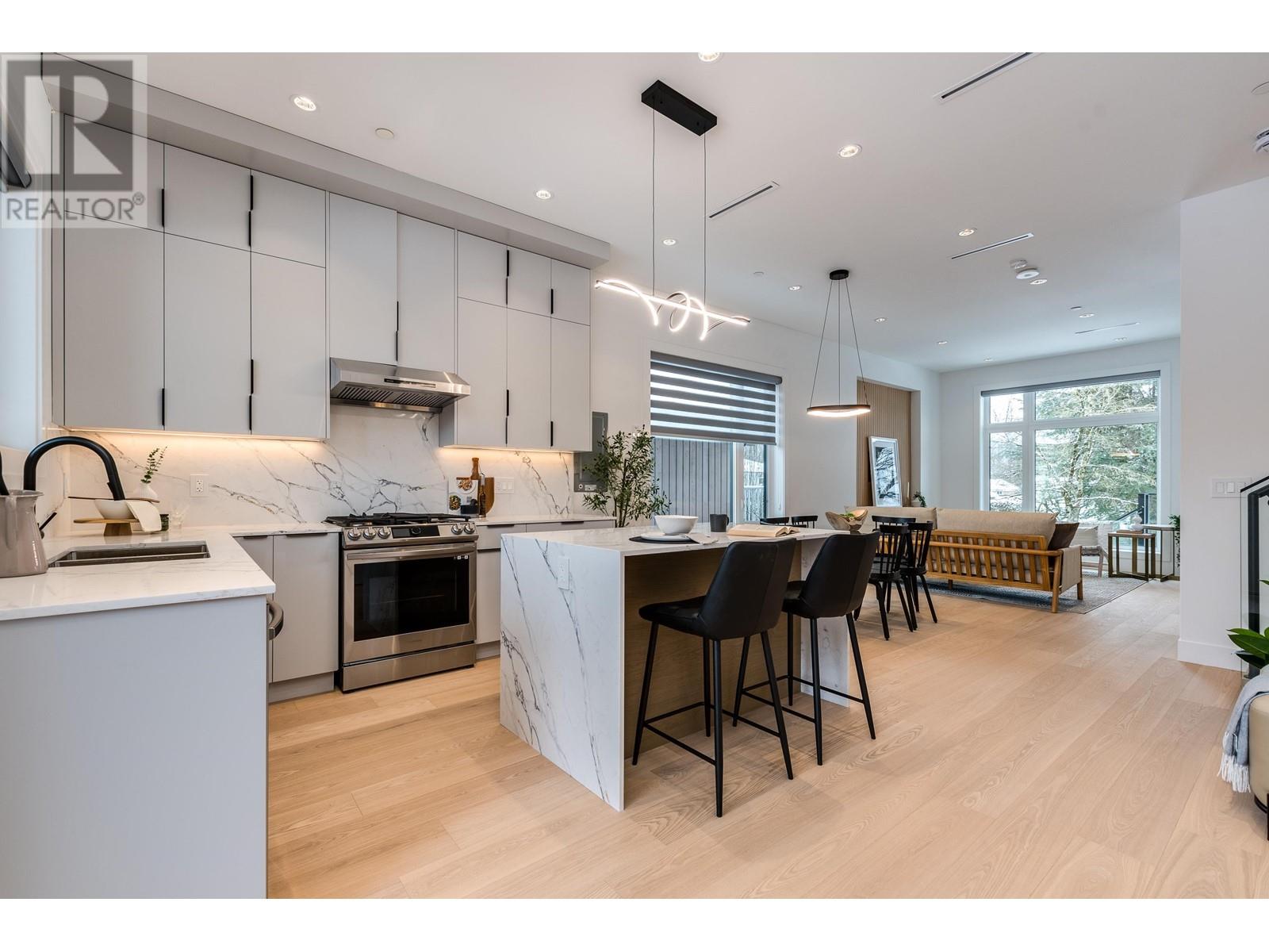 Listing Picture 10 of 25 : 3143 E 62ND AVENUE, Vancouver / 溫哥華 - 魯藝地產 Yvonne Lu Group - MLS Medallion Club Member